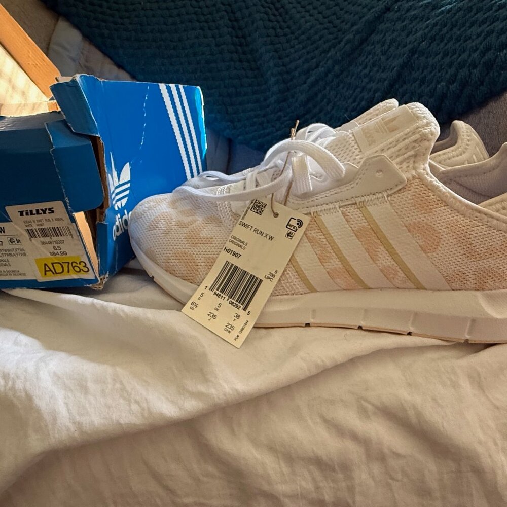 Adidas Shoes - Picture 4 of 4